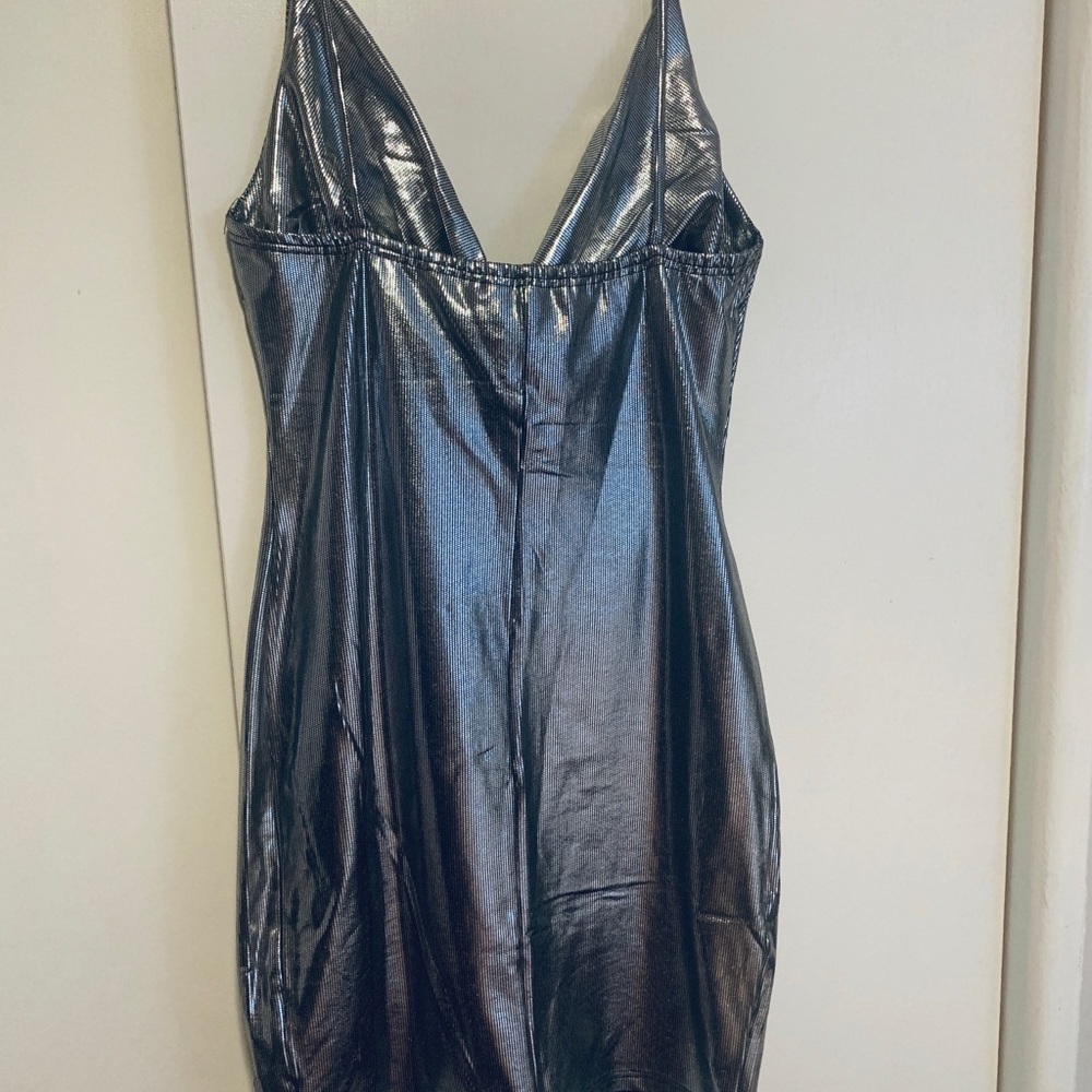 Dress - Picture 7 of 8